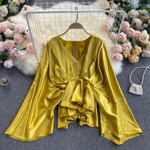 Damesmode V-hals Geplooide Taille Dunne Lange Bat Sleeve Satin Tops Dame Koreaanse kleding Solid Color Harajuku Shirt Blouse R112 210527