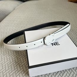 Cinturón blanco de moda para mujer Cinturones de diseñador de piel de vaca para mujer 2,5 cm de ancho 6 colores con camisa de vestir cinturones de diseñador para mujer