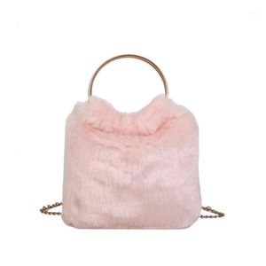 Sacs de taille Femmes Fausse Fourrure Fuzzy Épaule Solide Couleur Seau Sac Sacs à main Alliage Chaîne d'or Sangles Bandoulière Sacs1