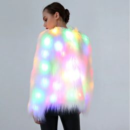 Frauen Kunstpelz LED Licht Mantel Weihnachten Kostüme Cosplay Flauschige Fell Jacke Outwear Winter Warm Festival Party Club Mantel 240112