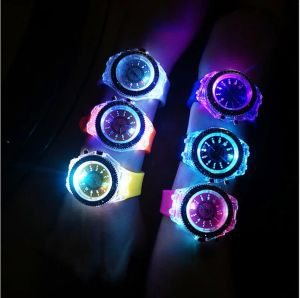 Femmes flash lumineux Himinité personnalisée LED LED Tendances Élèves Lovers Jellies Femme Matches pour hommes Light Wrist Watch