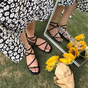 Vrouwen Flat Sandals Sexy Lace Up Sandalen 2021 Zomer Nieuwe Merk Vierkante Teen Crisscross Frenulum Design Gladiator Schoenen K78