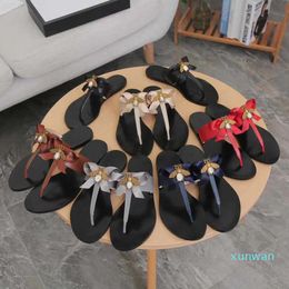 Vrouwen Slippers Sandalen Designer Schoenen Luxe Metalen Bijen Echt Lederen Slipper Mooie Vlinder Tie Flatd Designer Casual Schoenen Maat 36-42 W04