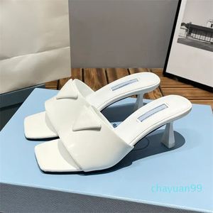 Sandalias de goma de espuma para mujer, zapatos de verano monolitos de diseñador, sandalia triangular de Metal, calzado de playa, sandalias superiores 36-41