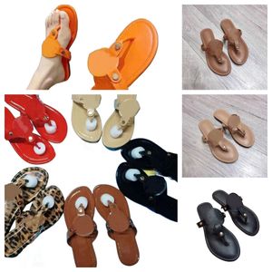 Femmes pour pantoufles sandales pantoufles concepteurs sandales marque designer 2024 femmes pantoufle chores florales pour femmes plates de plage d'été sablé sandels sandels tongs