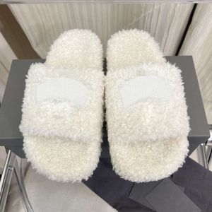 Diapositivas de piel para mujer Sandalia de lana Diseñador Zapatillas de invierno Hombres Peludos Letras cálidas Sandalias Lujo Cómodo Fuzzy Girl Flip Flop Slipper 35-45 NO469