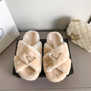 Zapatillas de piel para mujer Zapatillas de lana de invierno cálido Casa superpuesta Estilo de espectáculo exterior Empalme Diapositivas de otoño Sandalias huecas para mujer Suela media Parte inferior gruesa