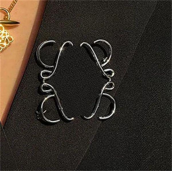 Femmes Géométrique haute qualité Broches Designer Robe Bijoux Or Argent anagramme Broche Broche Évider Broche Mens Breastpins Costume De Luxe Pins