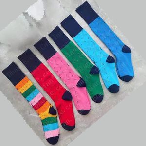 Vrouwen meisje letters sokken met stempel multicolor brief katoenen sok hoge kwaliteit mode hosiery groothandelsprijs