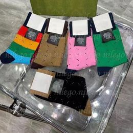 Calcetines con letras para mujer y niña, calcetín de algodón transpirable con etiqueta, modelo de moda, regalo para amor, novia, alta calidad