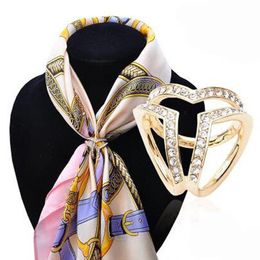 Vrouwen Meisjes Rhinestone Silk Sjaal Gesp Simple Style Drie Cirkel Sjaal Broche Pin Sieraden Accessoires Groothandel Snelle Verzending