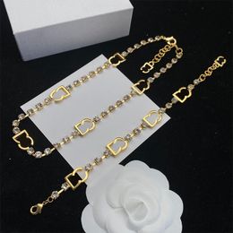 Femmes plaqué or chaîne collier Bracelet diamant squelette lettre coiffe ensemble classique chic Vintage luxe fête bijoux