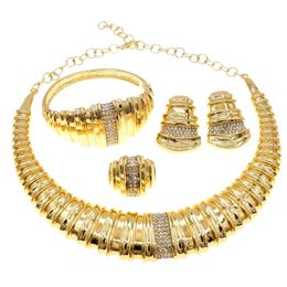 Set di gioielli da donna placcati in oro Collana a forma di osso rotondo Collana di gioielli per matrimoni e banchetti di lusso Orecchini Anello 4 pezzi 240102