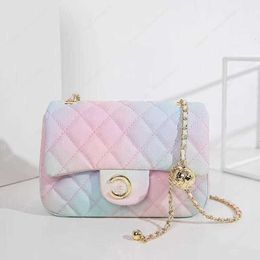 Bolsos de mano para mujer Little Trendy Golden Shoulder Ball Round c Lock Crossbody Rainbow Versátil Verano Una pequeña fragancia Hebilla Bolsa de asas