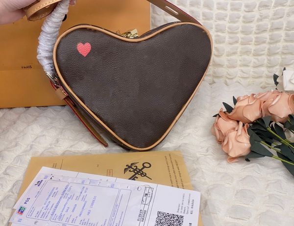 Bolso de mujer Bolsos de hombro Bolso de diseñador Amor Damas Bolso cruzado Moda Bolso en forma de corazón Flor marrón Bolsos de lujo Diseñadores de carteras de cuero 133