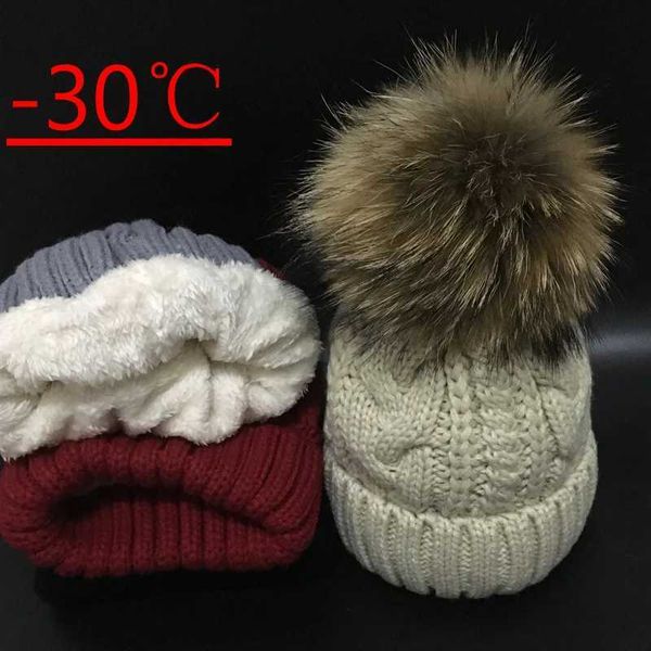 Femmes chapeaux velours polaire à l'intérieur des bonnets chapeaux d'hiver pour femmes fourrure de raton laveur pompon chapeau femme torsion motif casquettes 230920