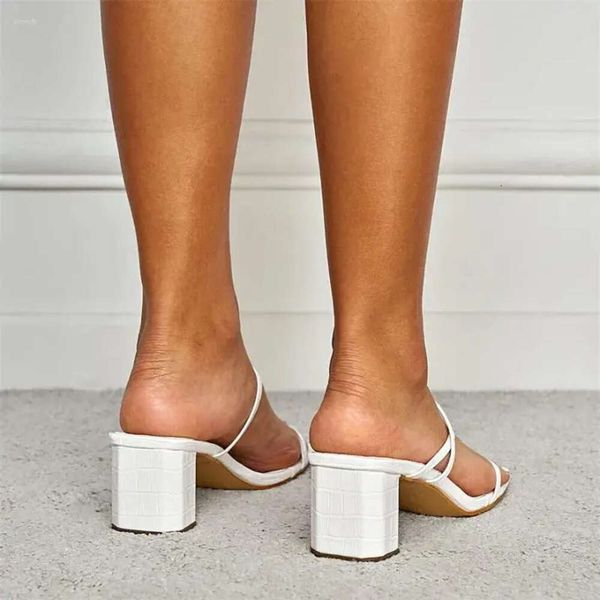 Sandalias de tacón femeninas Correa blanca gruesa cuadrada patrón de serpiente zapatos de elefante de verano P 2B2