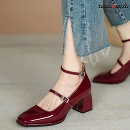 Zapatos de tacones de mujer Mary Jane Zapatos Mujeres Bombas de patente Tisos altos zapatos de vestir zapatos rojos Hebilla doble 240410