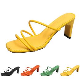 Femmes talons pantoufles Sandales hautes Gai Shoes Triple Blanc Noir rouge Jaune jaune vert Brown Color82 115 530 720