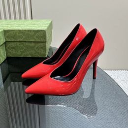 Chaussures à talons hauts pour femmes, bas rouges brillants, bouts pointus, talons fins, escarpins en cuir verni nu noir avec sac à poussière, chaussures habillées