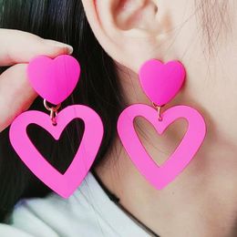 Femmes Pink Hot Studs Metal Alloy Love Heart Drop Boucles d'oreilles Summer Bohemia plage Dangles Candy Géométrique Bijoux de la Saint-Valentin Cadeaux pour copines BFFS