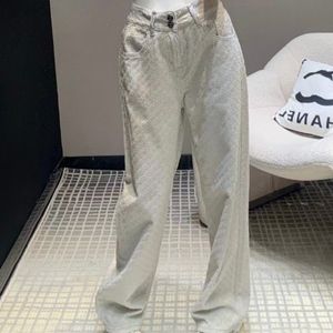 Jeans de concepteur de jeans pour femmes canaux de luxe d'été Modèle de crochet de crochet haute taille jeans de jambe droite