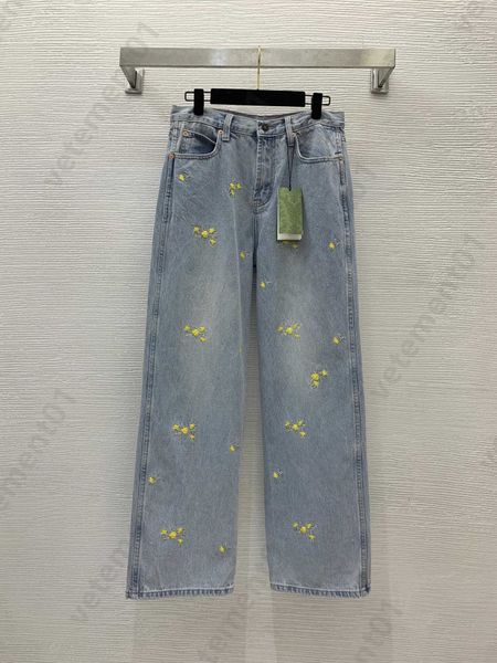 pantalones vaqueros de mujer Pantalones vaqueros sueltos de diseño azul claro Pantalón para mujer Decoración bordada con flores amarillas pequeñas Pantalones de mezclilla de pierna ancha con pierna recta de talle alto