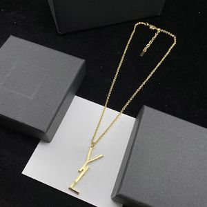 Femmes Bijoux Designer Collier Pour Hommes Designers Pendentif Colliers Chaîne En Or Fête De Mariage Cadeau Amoureux De Luxe Lettre Y Boîte 2022 297P