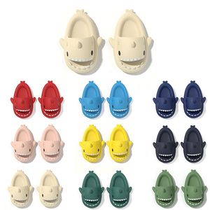 Vrouwen Kids Designer Slides Men Slippers Sandaal unisex volwassen strand waterdichte schoenen buitenshuis binnenshuis binnen sneakers slip-on donkere gree 63