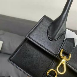 Femmes La Montagne moyen Petit sac en cuir Serrure en métal Rouge à lèvres Sacs à main Femmes Mini Lettre Impression Sac à main Célèbre Designer Sacs à bandoulière Lady Cross Body Wallet Purse