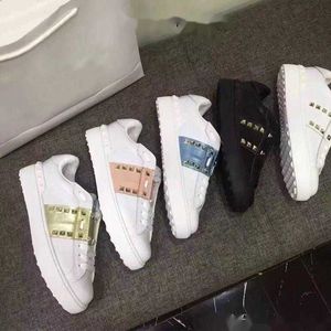 Femenino LaceUp Entrenadores Flat Viajes 100 de cuero Classic Sneaker Lady Diseñadora corriendo letras blancas zapato para hombres zapatos de gimnasia