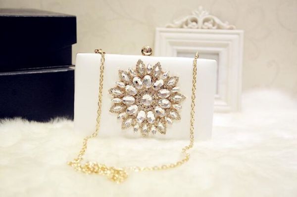 Femme Lady Satin Crystal Bridal Hands Hands Clutch Party Mariage Mariage Sac de soirée Pliped Day Clakets Solid Ladies Handsbags 2021