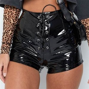 Vrouwen lederen shorts veter natte look vinyl shorts sexy slanke tas heup hoge taille hete meiden kort de mujer latex short femme 210306