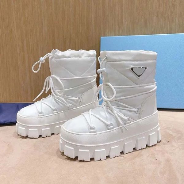 Lettre féminine P Moons Boot Boot Snow Boot Nylon Martin Womens Platform Triangle Plaque Ankle Slip Round Luxury Designer Lace Up With Box
