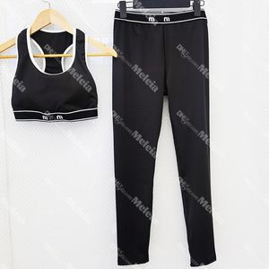 Femmes Lettre Survêtements Sport Activewear pour Lady Girl Noir Sans Manches Recadrée Yoga Tenues Sexy Rembourré Fitness Réservoirs Tops Leggings Ensemble