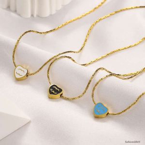 Les femmes aiment les pendentifs en or colliers de créateurs cadeau de famille ras du cou chaîne de fête de mariage collier nouveau collier de bijoux vintage pour femmes en gros