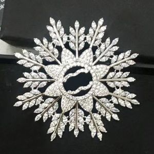 Vrouwen houden van brochespeld Merkletterbroches 18K verguld zilver Koper Messing Sieraden Hartvorm Broches Bruiloft Feestjurk Accessoires Luxe Cadeau