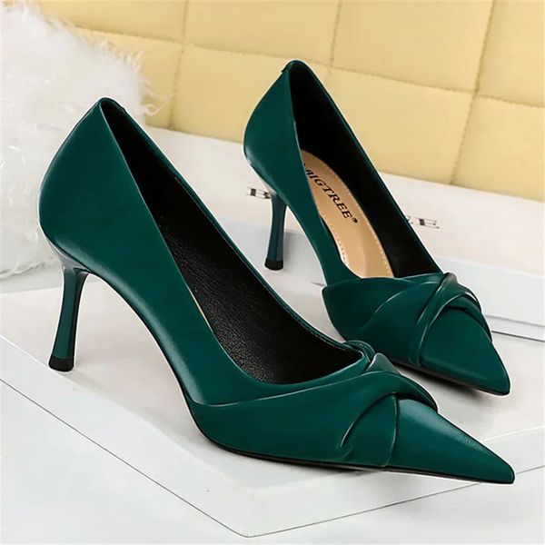 Mujeres Marca de lujo 7 cm 10 cm Tacones altos Bombas Lady Party Green Bow Knot Medio Tacones bajos Boda Nupcial Discoteca Zapatos de fiesta 240328