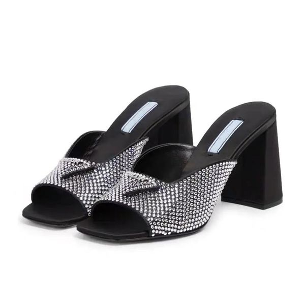 Diseñador de lujo de las mujeres Tacones altos Zapatos de vestir marca Zapatillas Mulas Diapositivas Calzado Rhinestone de seda real Chunky Block Slip-On Punta abierta moda Street Style sandalias