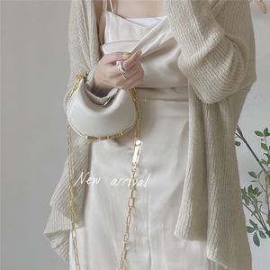 Femmes Designer de luxe Mini Graphy Totes Crescent Hobo Sac à bandoulière Sacs à main Sacs à main Chaîne Sangle Big Gold Letter Sacs à bandoulière Datou_store