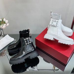 Dames luxe ontwerpers enkellaarzen Halve laarzen Zwart kalfsleer Kwaliteit Platte veterschoenen Verstelbare ritssluiting Motorlaarzen Vierkante diamanten korte laarzen