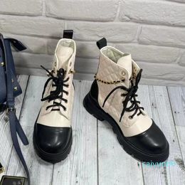 Botas de tobillo de diseñadores de lujo para mujer, medias botas con perlas, zapatos planos con cordones de piel de becerro negra