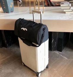 dames luxe mode hoogwaardige mannen reizen plunjezakken merk designer bagage handtassen grote capaciteit sporttas p0713