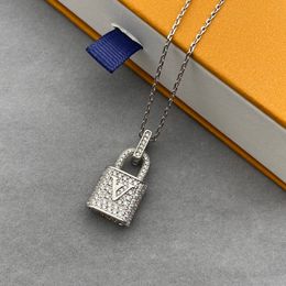 Vrouwen luxe hanger ketting ontwerper merk brief charme selectie mode gepersonaliseerde stijl klassieke premium sieraden accessoires winkelen reis vakantie cadeau