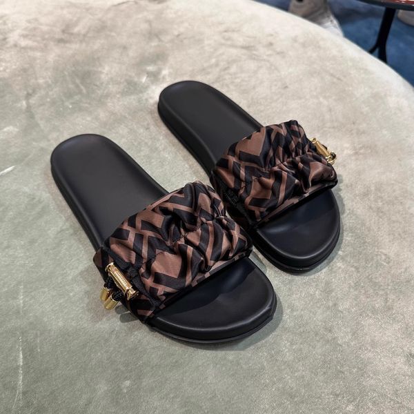 2024 Nouvelles femmes Slipper Sandal Feel Mule Roma Cordon Designer Slide Summer Beach Hommes Mode Plat Soie Tissu Sandale Extérieur Casual Shoe Pool Sliders avec boîte