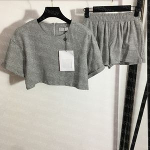 Chándales de lujo para mujer, Top corto de manga corta, atuendo deportivo transpirable de verano, pantalones cortos deportivos con cintura elástica, atuendo para mujer