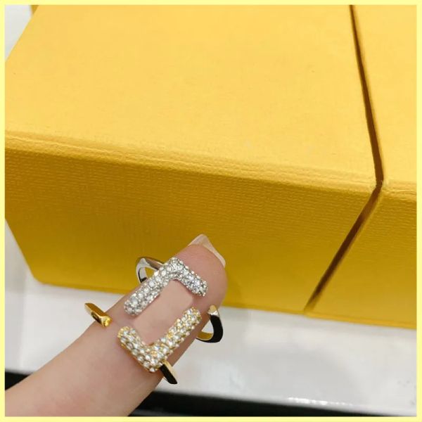 Femmes Luxurys Designer anneaux Diamond F Anneaux Engagements pour femmes Love Ring Designers Jewelry Silver Gold Ring Box Wholesale Nouveau
