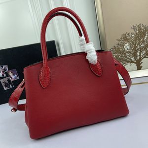 Women Luxurys Designers Bags 2021 mode et sac à bandoulière confortable numéro de série: 6327 taille: 30 * 21 * 13cm