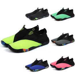 Vrouwen mannen strandschoenen ventileren grijs roze fluorescerende groene zwart blauw groen slip op casual schoenen heren trainers sport sneakers maat 35-45