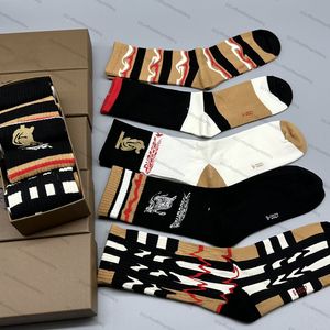 Femmes hommes concepteurs chaussettes 5 paires de haute qualité en coton en coton entièrement apparié la cheville de basket de basket-ball de basket-ball d'hiver
